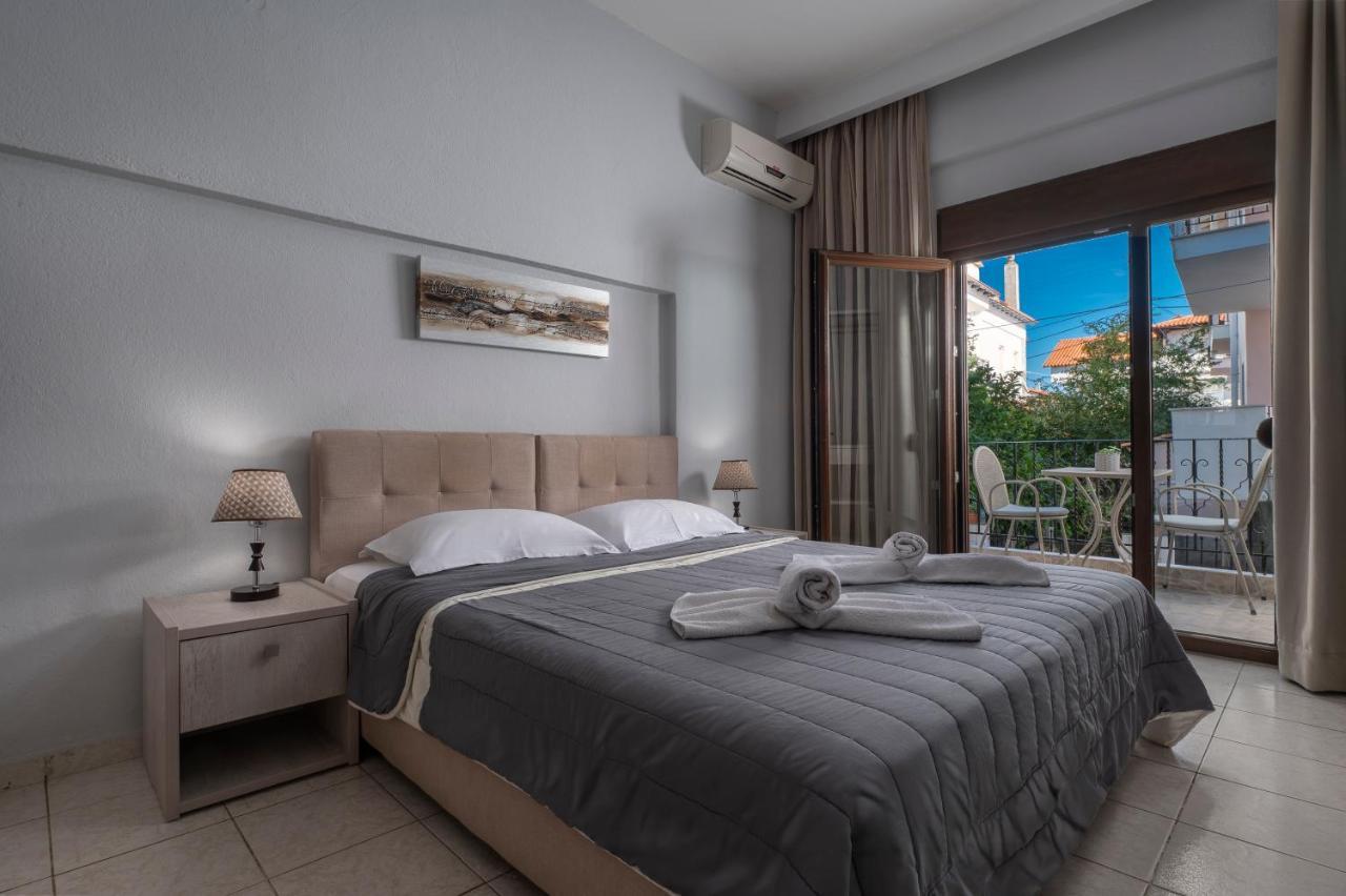 Adonis Hotel Пефкохори Екстериор снимка